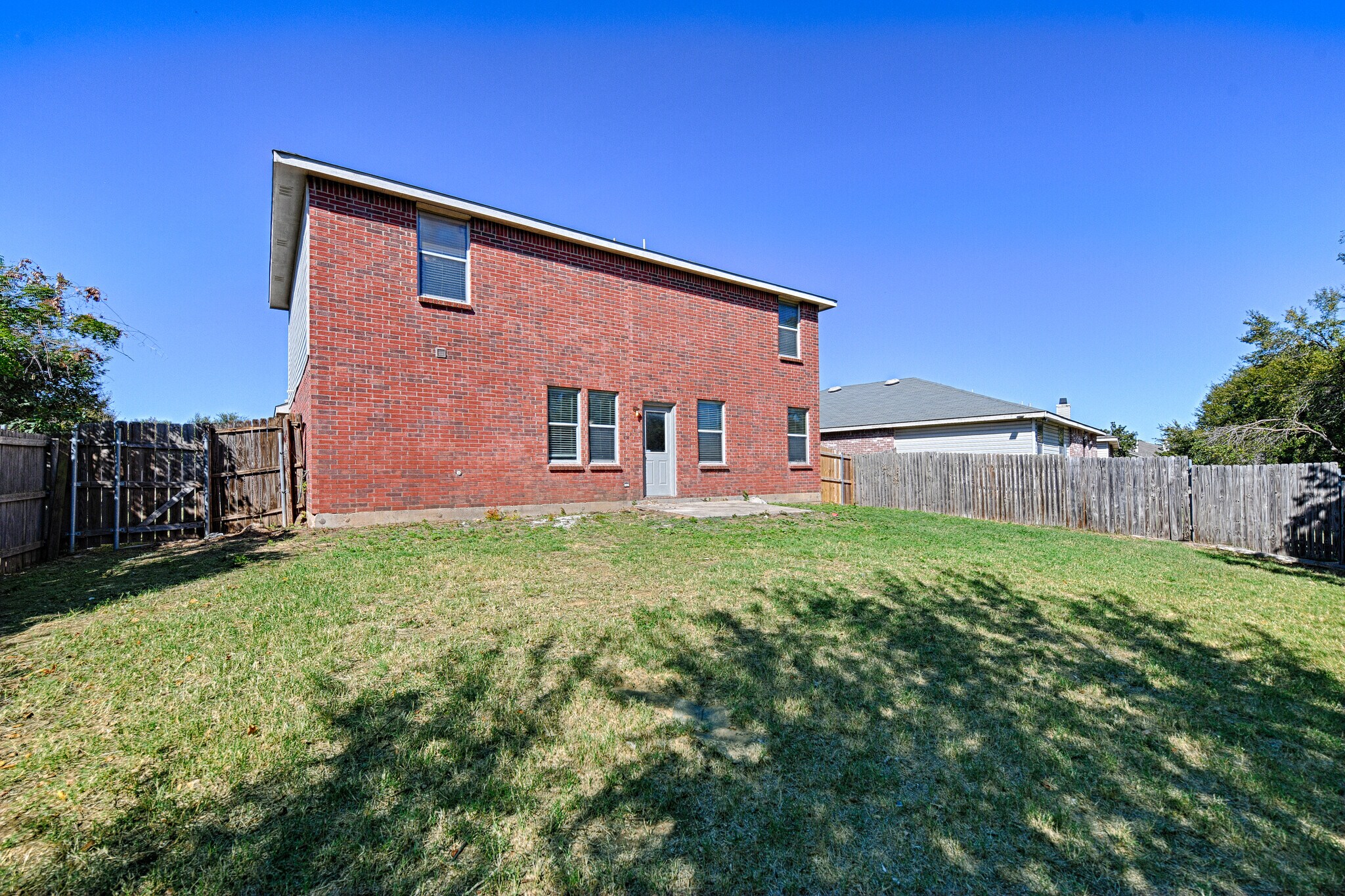 Building Photo - 5909 Thoroughbred Trl