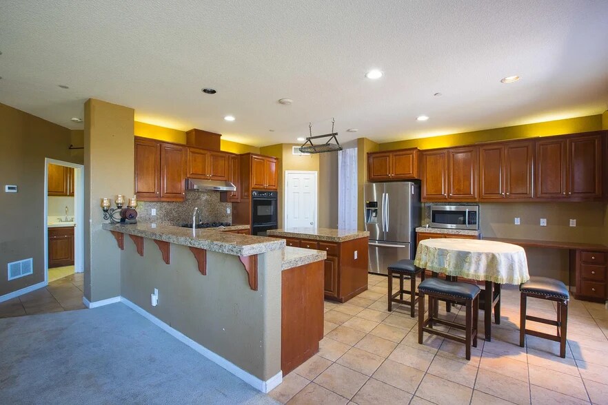 Building Photo - 2674 Torrey Pines Dr