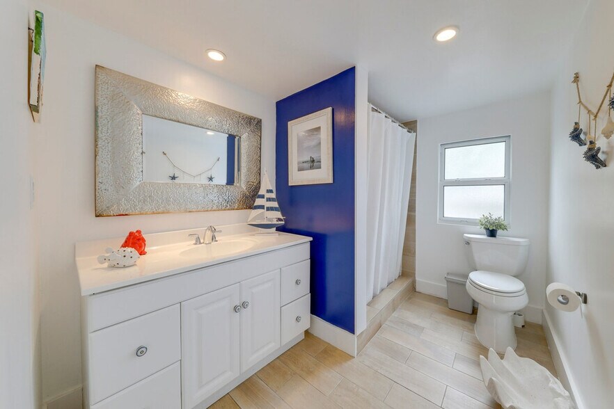 Building Photo - 398 Burton Dr