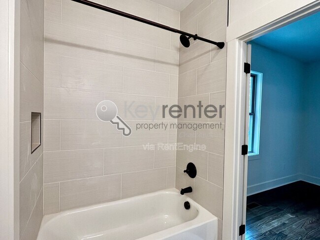 Building Photo - 3571 Crompton St