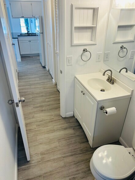 Building Photo - 4035 S School Ave