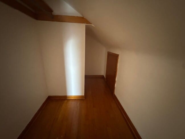 Building Photo - Lovely renovated 3 bedroom house
