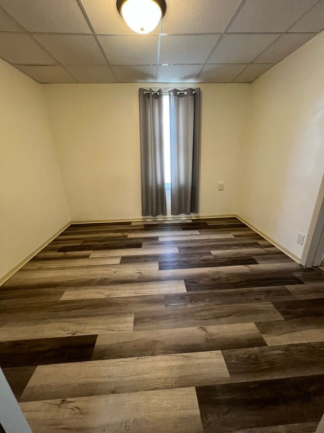 Building Photo - 3711 W 4th St