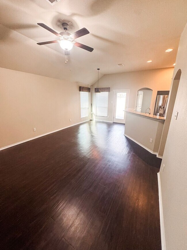 Building Photo - Quiet 3/2 House in Meadowcreek w/ Aug Move in!