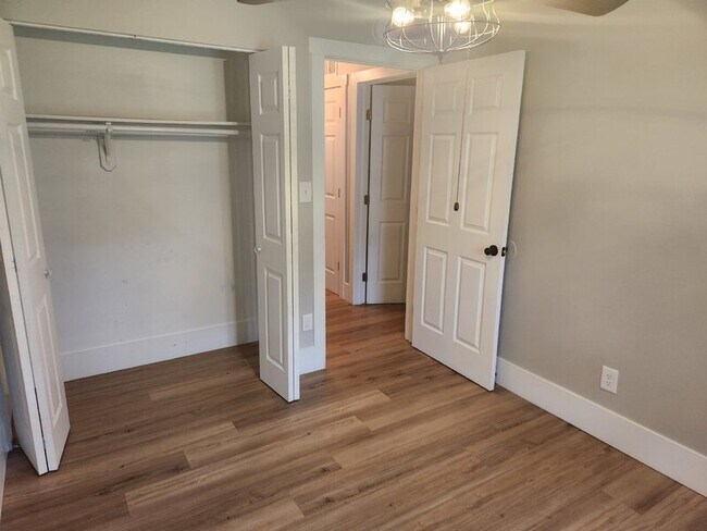 Building Photo - 604 Broad St