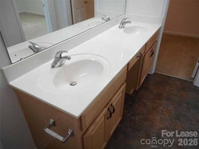 Building Photo - 322 Deep Water Ln