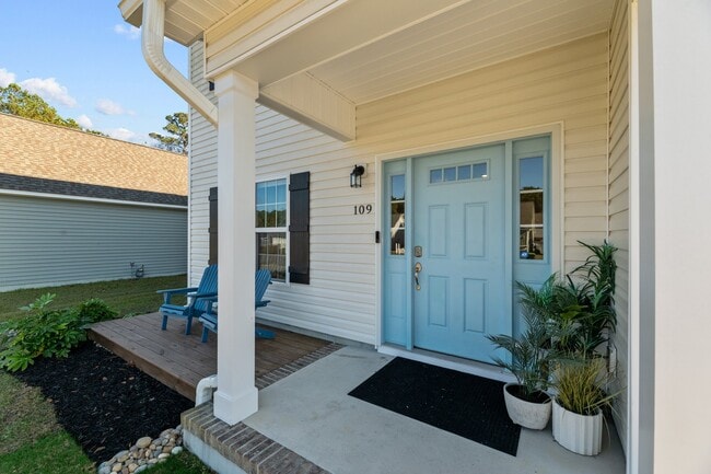 Building Photo - 109 Station Yard Rd