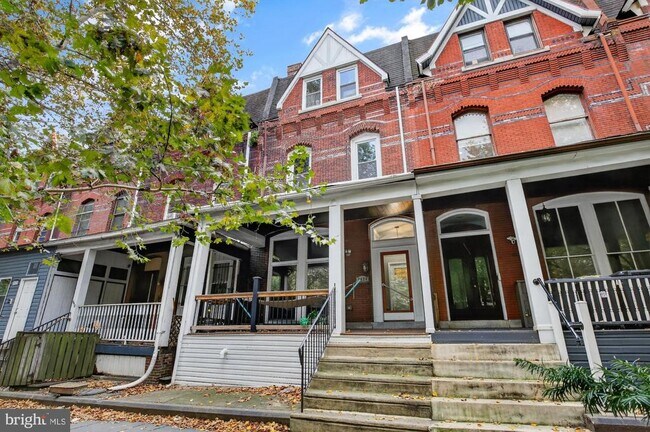 Building Photo - 4420 Chestnut St