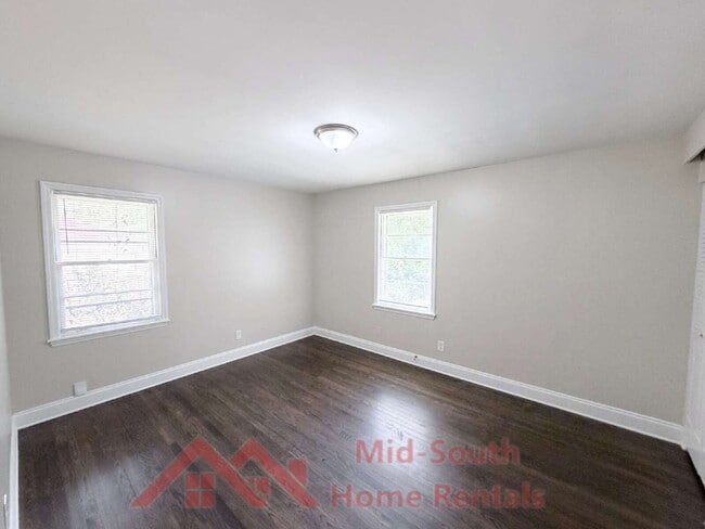 Building Photo - 3284 Parham St