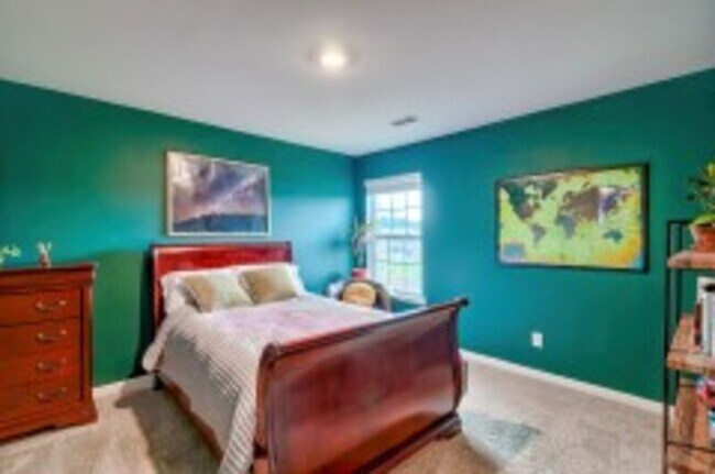Building Photo - 310 Tulip Way
