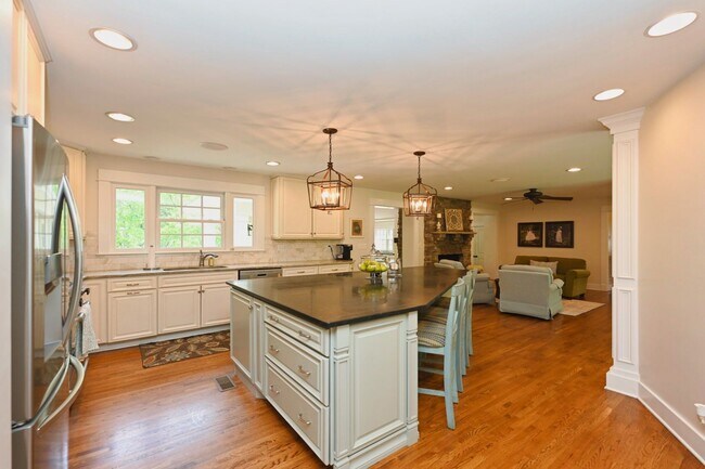 Building Photo - **RARE BRENTWOOD FIND, A MASTERCLASS IN ELEGANT SOUTHERN DESIGN**