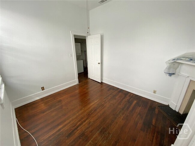 Building Photo - 506 E York St