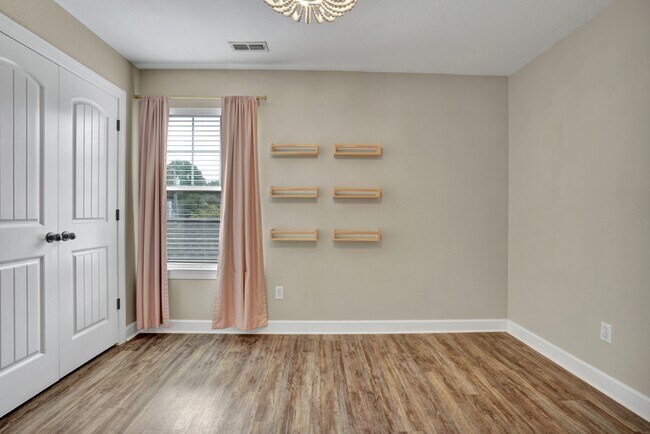 Building Photo - 211 Thalia Rd