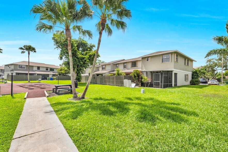 Building Photo - 2615 SW 81st Terrace