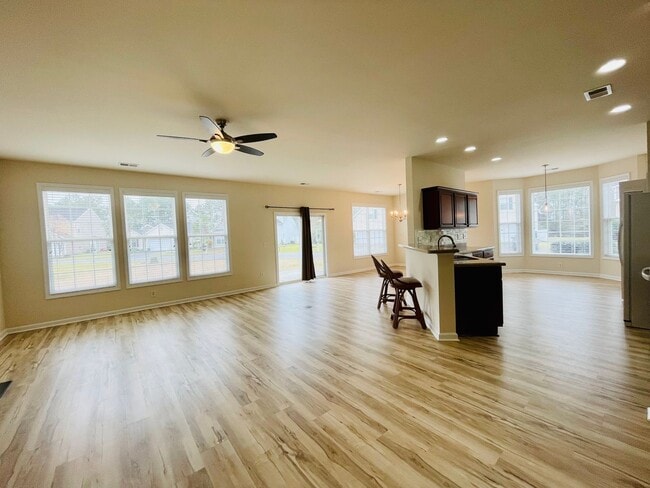 Building Photo - 4476 Farm Lake Dr