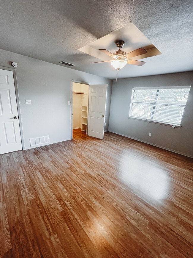 Building Photo - 505 W Bluebonnet Dr