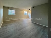 Building Photo - 125-U Clubhouse Dr SW