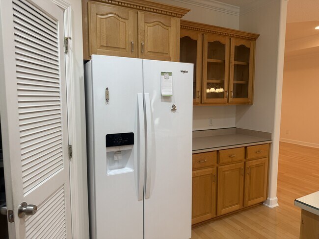 Building Photo - 500 Ashbrook-