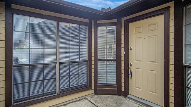 Building Photo - Updated 2/2 with Granite Counter Tops and ...
