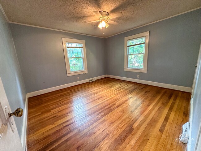 Building Photo - 2132 Eaton Rd