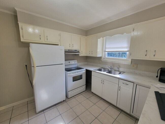 Building Photo - 225 Pecan Dr