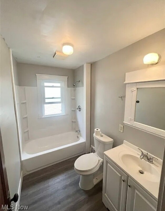 Building Photo - 9611 Larnder Ave