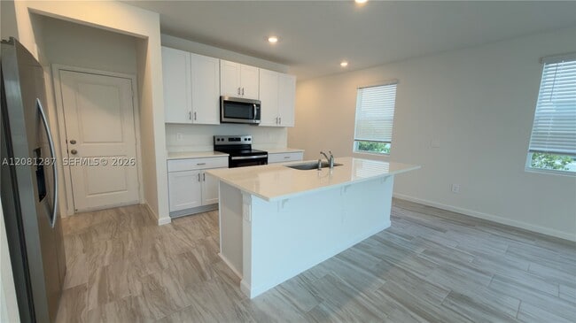 Building Photo - 568 Salisbury Cir