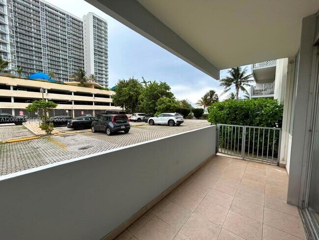 Building Photo - 7545 E Treasure Dr