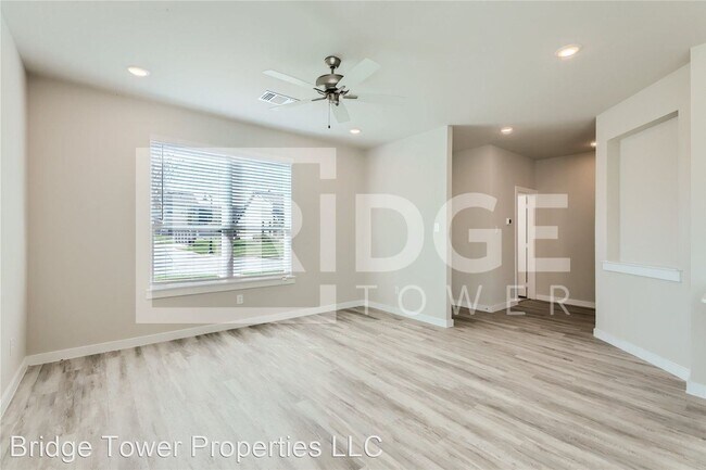 Building Photo - 4 br, 2.5 bath House - 1328 Creekbank Drive