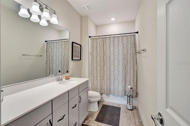 Building Photo - 3459 Current Ave