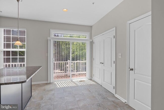 Building Photo - 1706 Fernwood Dr