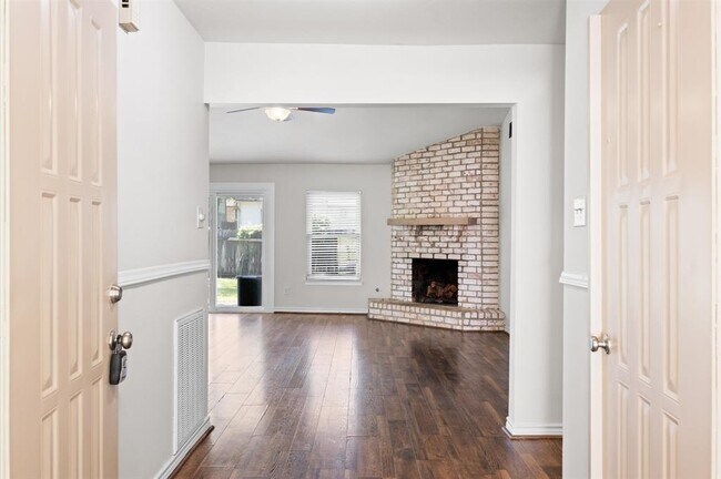 Building Photo - 3218 Sycamore Springs Dr