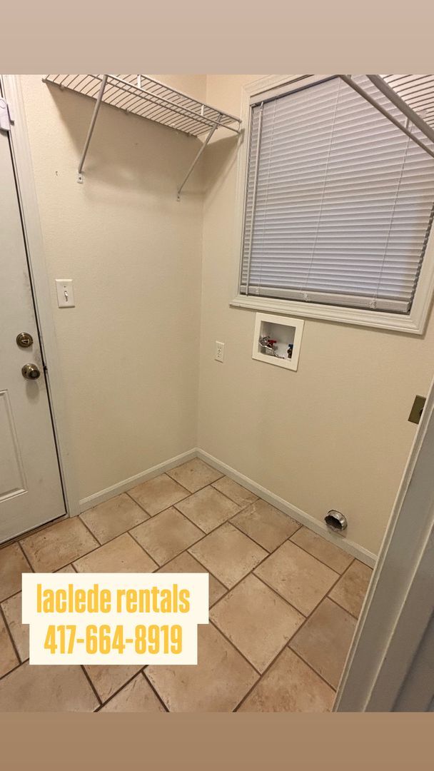 Building Photo - 2 BEDROOM 2 BATHROOM DUPLEX FOR RENT