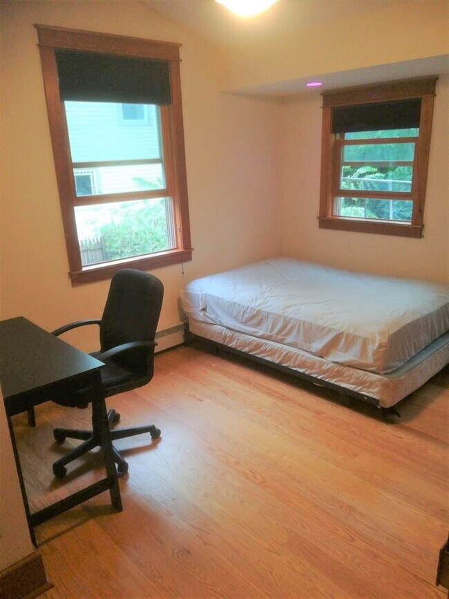 Building Photo - 201 S Aurora St