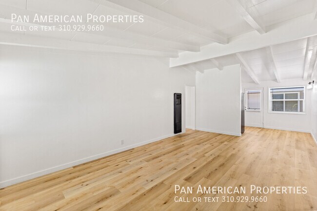 Building Photo - 143 W Mayfair Ave