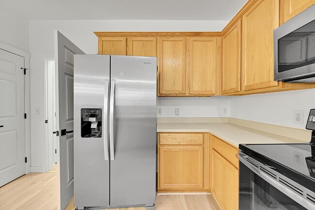 Building Photo - $2,350 - 2 Bed, 2 Bath Condo in Aurora wit...