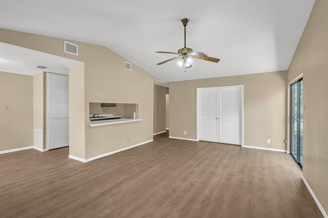 Building Photo - 1325 Bayou Dr