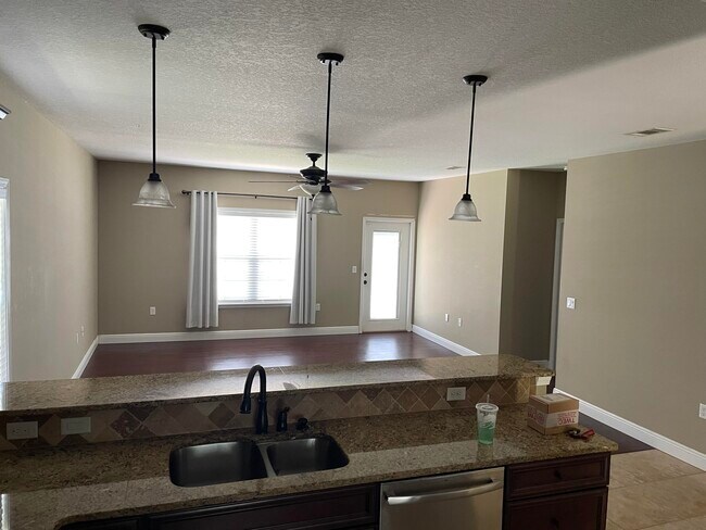 Building Photo - 41 Cactus Rd