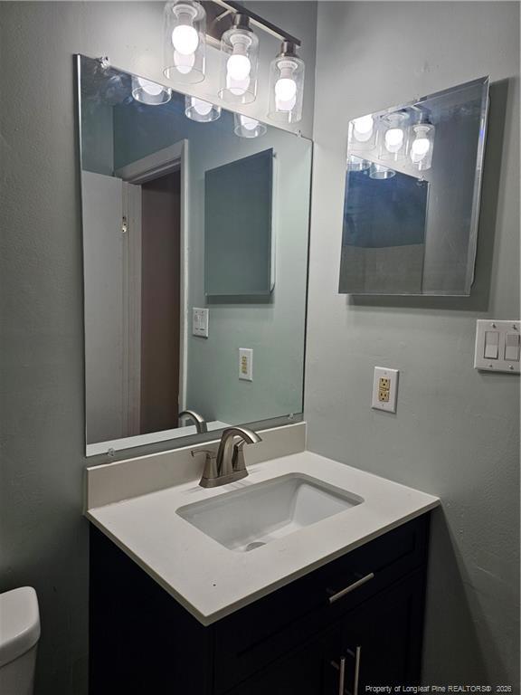 Building Photo - 797 Hedgelawn Way