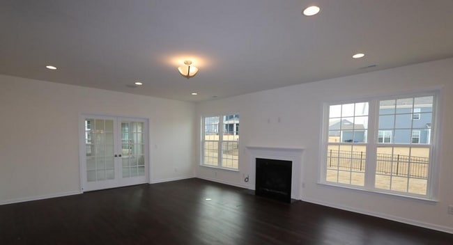 Building Photo - Huge 5-bedroom, 4-bathroom, in Poplin Grov...