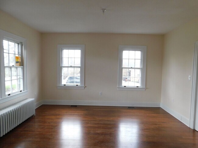 Building Photo - Fantastic mix of charm and updates!