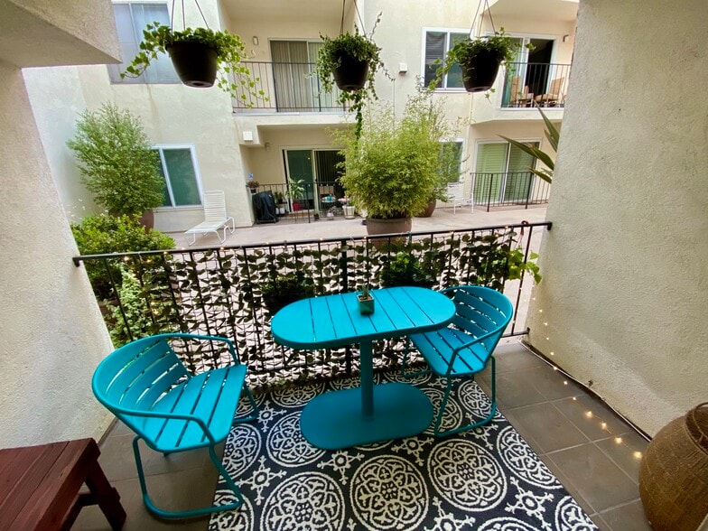 Building Photo - 8163 Redlands St