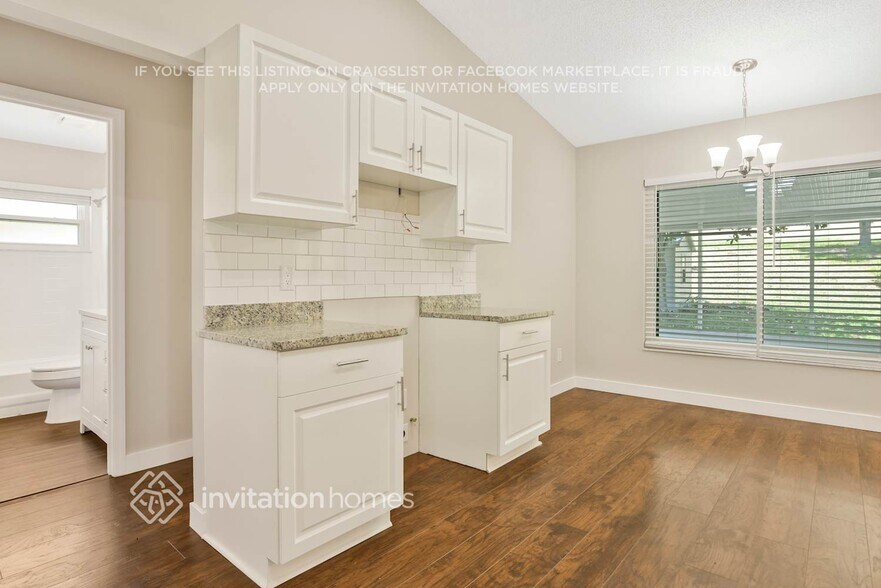 Building Photo - 15528 Hidden Lake Cir