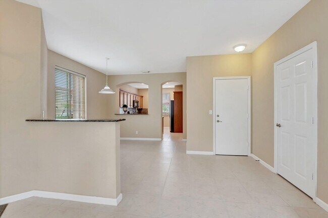 Building Photo - 3021 N Evergreen Cir