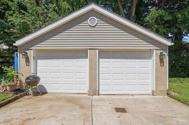 Building Photo - 2931 Cleinview Ave