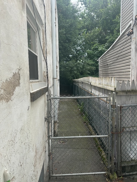 Building Photo - 3071 Martha St