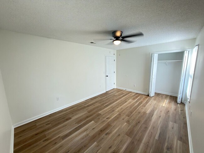 Building Photo - 129 Misty Oak Rd