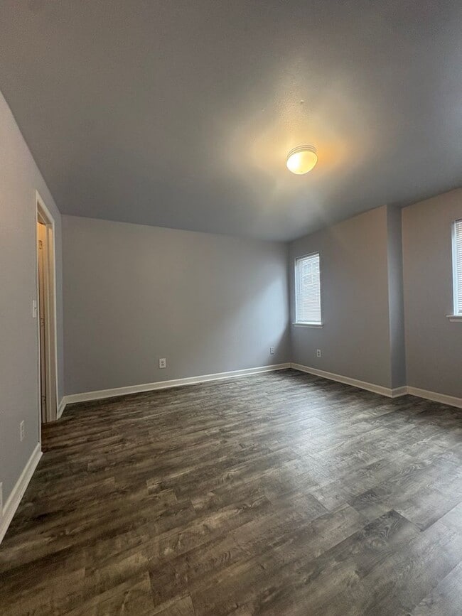Building Photo - 10723 Burke Ave N