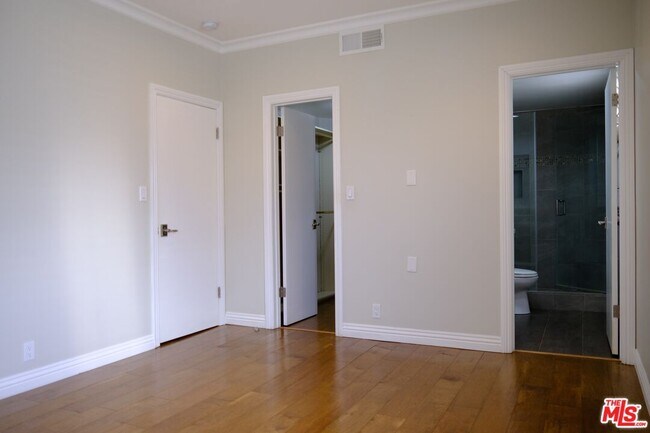 Building Photo - 4444 Wilshire Blvd
