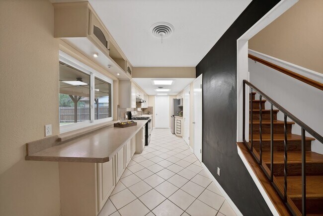 Building Photo - 526 Waggoner Dr